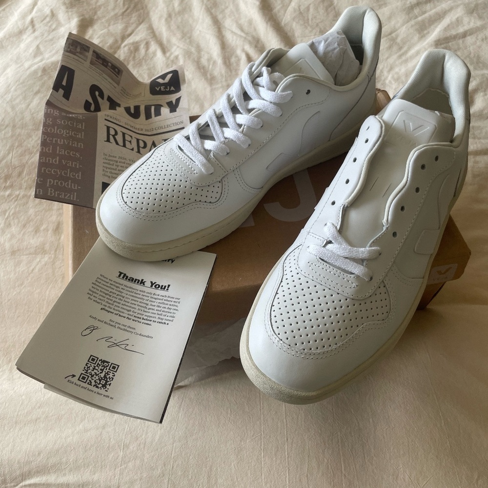 Brand New Veja V-10 Leather Made in Brazil  US 11 Europe 44